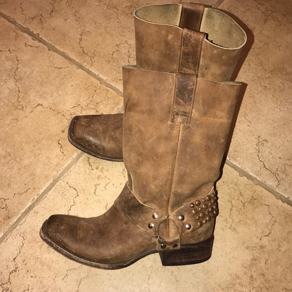 Freebird Thompson Stud boots